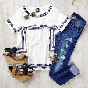 Mindy Mae’s Market & Ampersand White Navy Embroidered Top S M thumbnail 1