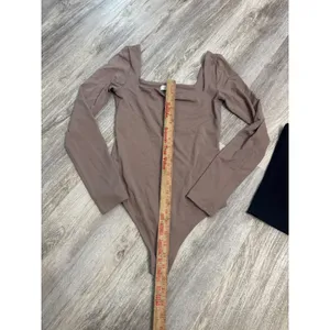 Babaton Contour Square Neck Long Sleeve Bodysuit Taupe & Black Tube Top Medium thumbnail 4