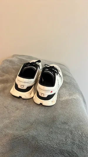 On-running s thumbnail 2