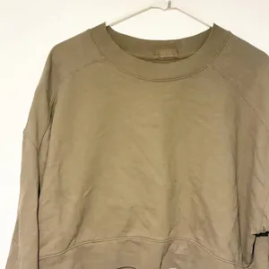 Nuuds‎ Size Large Olive Cropped Crewneck Pullover Sweatshirt thumbnail 2