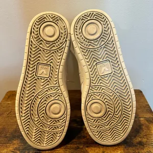 Veja V-10 Sneakers in White Natural Pierre thumbnail 3