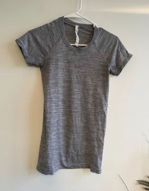 Lululemon Swiftly Tech Short Sleeve Crew Shirt‎ 4 Grey Black Striped Slim Fit thumbnail 1
