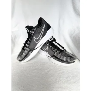 Nike Sabrina 1 Women’s 8 Good condition Black/White thumbnail 8