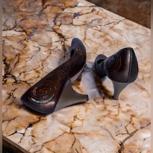 Luciano Barachini Gold Designer Pointy Toe Heel Size 8.5 thumbnail 3