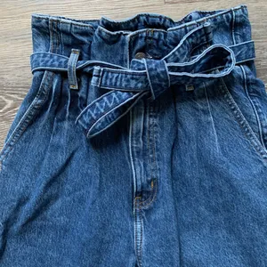 Abercrombie & Fitch Medium Wash Mom Jeans Tie Waist 00 24 thumbnail 2