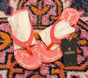Olukai Flip-Flops thumbnail 1