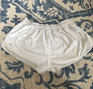 Lululemon Shorts Hotty Hot 2.5" White thumbnail 2