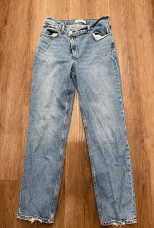 Abercrombie & Fitch 90s Straight Ultra High Rise Jeans Light Wash 30 crossover thumbnail 1