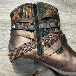 BKE/Buckle “Pluto” Bronze Ankle Boots with Patterned Fabric Size 8.5 thumbnail 8