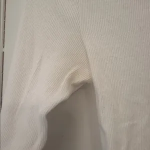 Aritzia TNA Classic White Ribbed Top size‎ S thumbnail 3