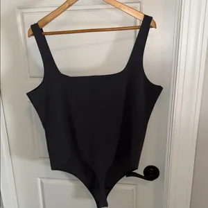 EXPRESS NWT Gray/Black Sleeveless Bodysuit XL thumbnail 3