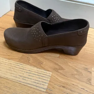 Dansko Mavis Brown Nubuck‎ Leather Studded Slip On Clogs Shoes Size 39 US 9 thumbnail 7