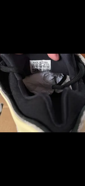 Yeezy 700 V3 thumbnail 12