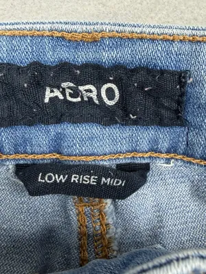 AERO Aeropostale Low Rise Midi Distressed Denim Shorts Light Wash Y2K Size 2 thumbnail 4