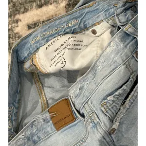 American Eagle Mom Straight Ripped Jean Blue Size 4 thumbnail 4