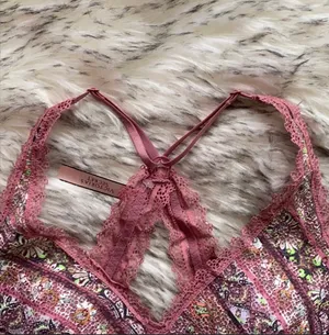 Victoria's Secret NWT Lace Bralette thumbnail 4