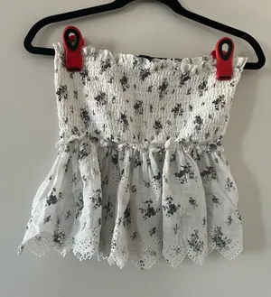 American Eagle White Blue Floral Smocked Strapless Top Medium Cottagecore Dainty thumbnail 1