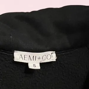 Black half zip Aemi + co thumbnail 5