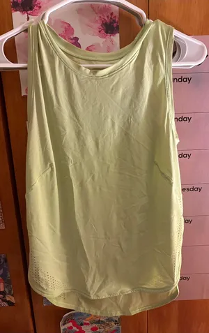 lululemon athletica Light Green Tank Top ventilated size 8 Woman’s thumbnail 1