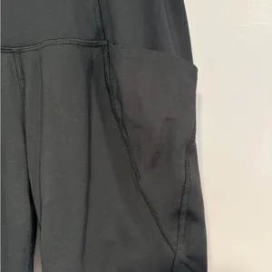 Black‎ all in motion pocket biker shorts thumbnail 2
