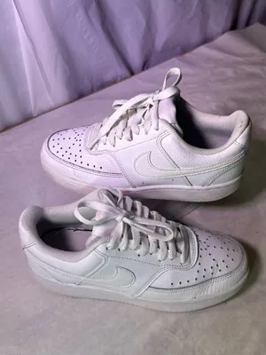 Nike White Mesh Low-Top Sneakers with Black Logo thumbnail 2