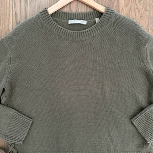 Vince 100% Cashmere Crew Neck Side Tie Long Sleeve Relaxed Fit Sweater Olive XS thumbnail 2