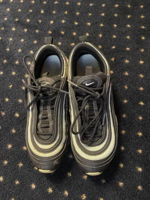 Women’s Sneakers thumbnail 2