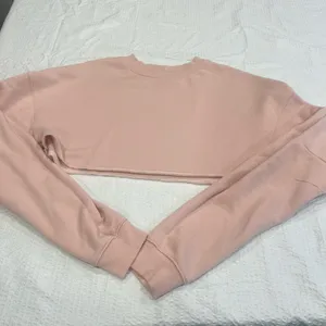 Alo Yoga Extreme Cropped Pullover in a soft pink hue size M women thumbnail 5