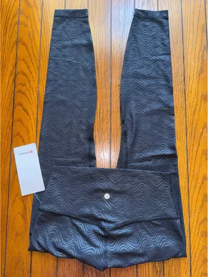 Lululemon Align High Rise 28” Aqueous Emboss Black Size 8 NWT thumbnail 1