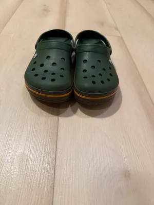 Crocs Dark Green Classic Clogs Women's Size 10/Men's Size 8 thumbnail 3