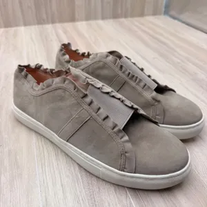 Kate Spade Lance Sneakers Womens 9M Taupe Excellent Ruffle Suede Slip On Shoes thumbnail 2