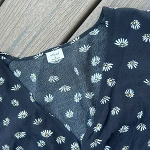Aritzia‎ Wilfred Daisy Long Sleeve Top thumbnail 8