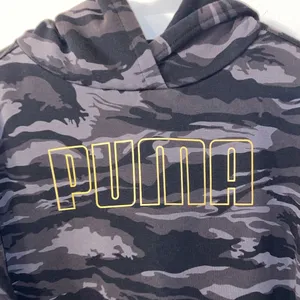 PUMA Black and Gray Camo Cropped Hoodie Size Medium thumbnail 3