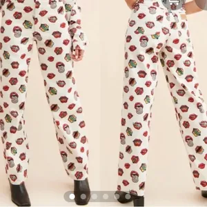 Wrangler Barrel 652 high rise read my lips Rolling Stones jeans. Size 30x31 thumbnail 2