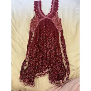 Free People Boho Floral Paisley Midi Dress Burgundy Pink Lace Handkerchief Hem thumbnail 4