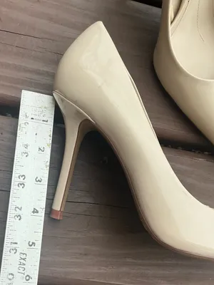 Classic Pointed-Toe Patent Stiletto Pumps in Cream🌷 thumbnail 8