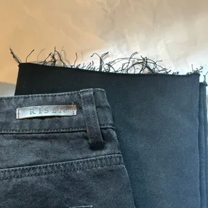 Risen Black High Rise Cropped Distressed Jeans - size 28 thumbnail 9