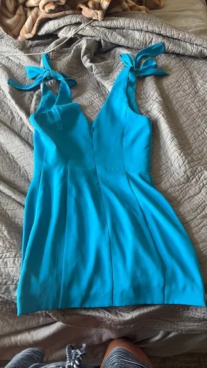 Amanda Uprichard Turquoise homecoming dress thumbnail 2