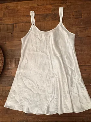 VINTAGE OSCAR DE LA RENTA ‎ Satin Slip thumbnail 1