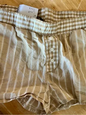 H&M NWT Beige and White Striped Women’s Shorts thumbnail 1