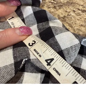 J. Crew Black-and-White Gingham linen Scallop-Hem Shorts thumbnail 7