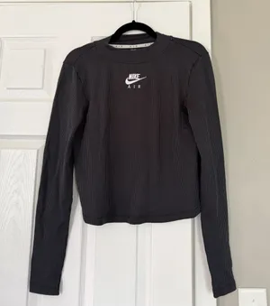 Nike Air Embroidered Logo Black Long Sleeve Workout Top Gym Athletic Hiking thumbnail 1