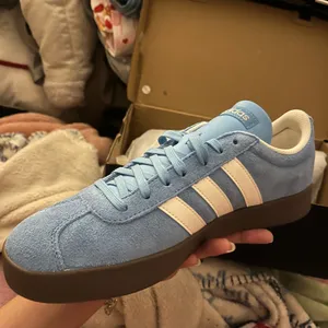 Adidas Men’s blue shoes vl court 2.0 (size 8.5) thumbnail 3