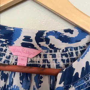 Lilly Pulitzer with Flaws Med  Blue and White Patterned Blouse thumbnail 2