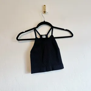 Aritzia Sunday‎ Best | SinchSeamless™ Rib Racerback Crop Top in Black thumbnail 2