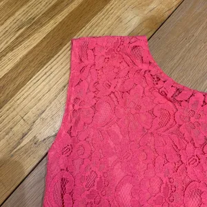 Express Blouse Womens Size Medium Pink Lace Overlay Sheer‎ Hem Tank Top Coral thumbnail 2