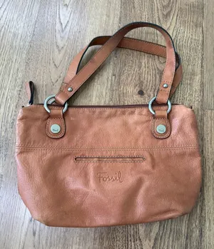 Vintage Fossil tan leather shoulder bag featuring dual shoulder straps thumbnail 1