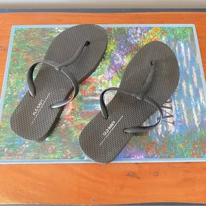 •Old Navy flip flops• Size 6 thumbnail 1