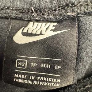 Nike Mens Sportswear Club Fleece Joggers Black XS Sweatpants Cuffed Graphic‎ thumbnail 4