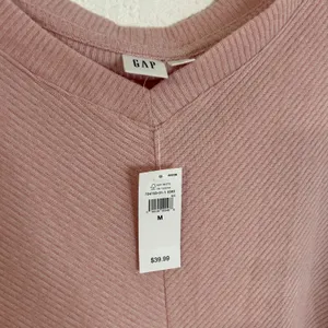 Gap Soft V Neck Sweater Womens Size Medium Pink NWT Style 724703 NEW thumbnail 2